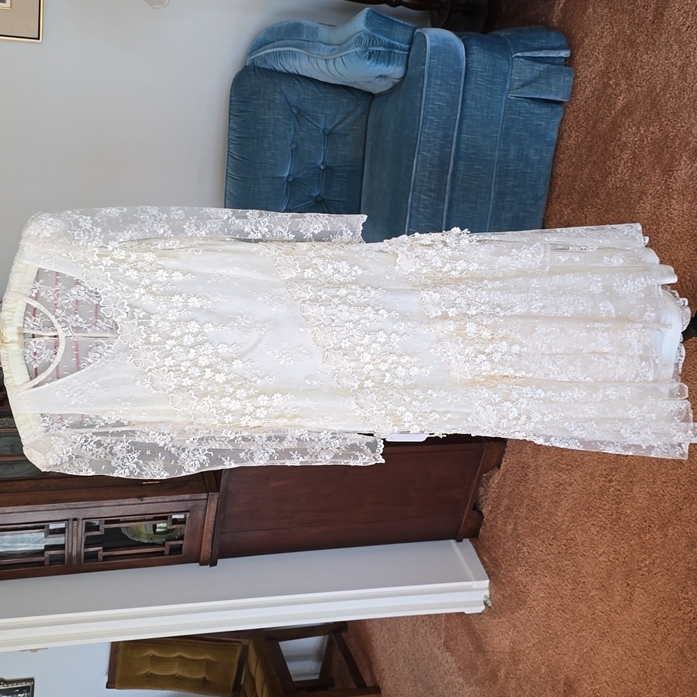Vintage White Lace Wedding Dress with Floral Applique & Slip​